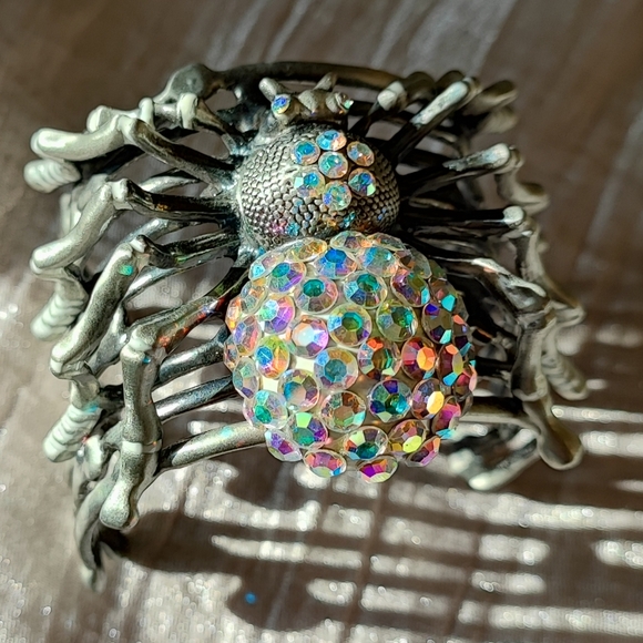 Crystal Aurora Borealis Swarovski Elements Pewter Spider Cuff Bracelet Halloween - Picture 4 of 5